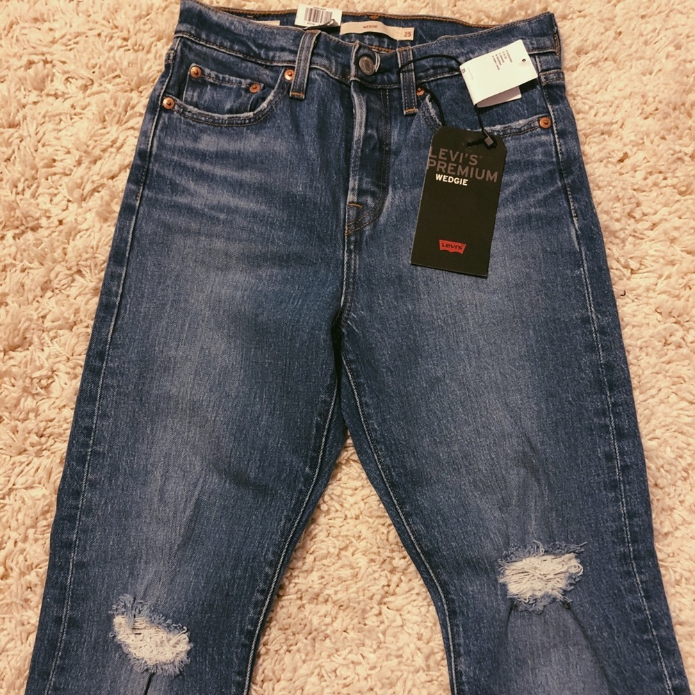 NWT levi’s wedgie icon jean medium wash